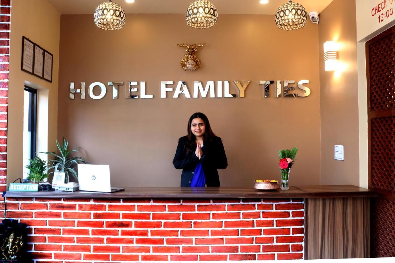קטמנדו Hotel Family Ties Pvt. Ltd. מראה חיצוני תמונה