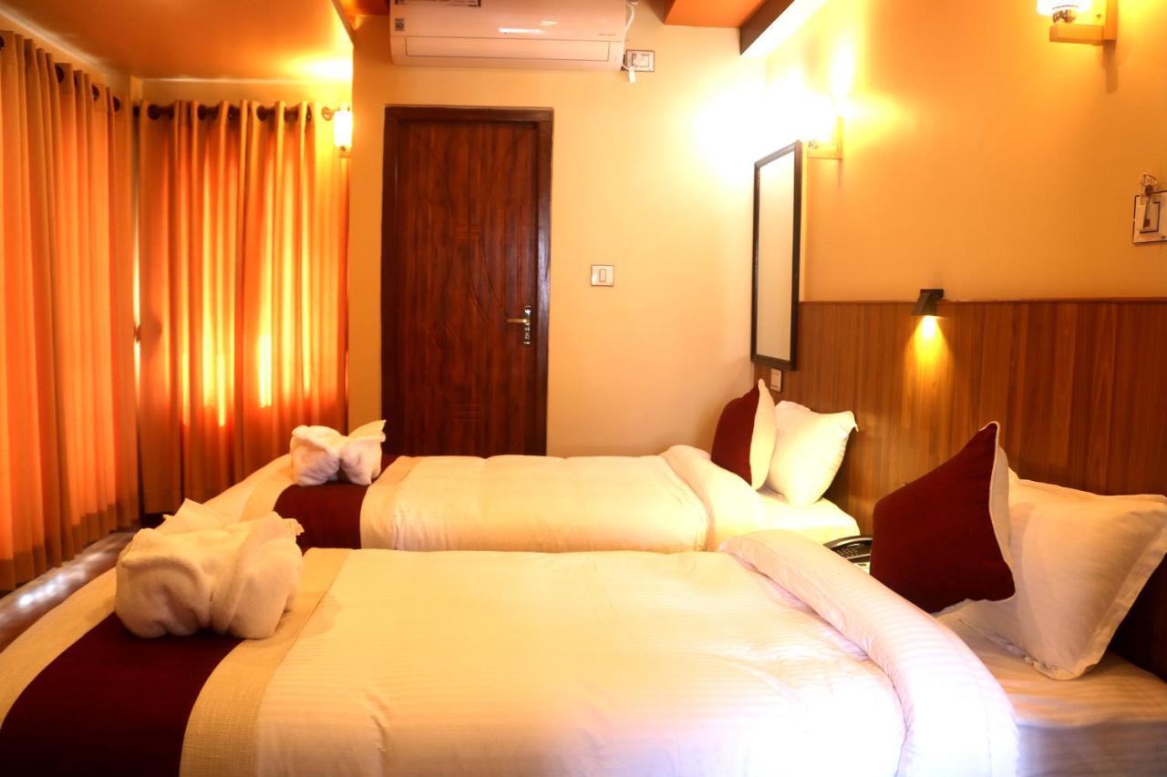 קטמנדו Hotel Family Ties Pvt. Ltd. מראה חיצוני תמונה