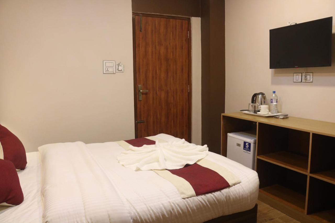 קטמנדו Hotel Family Ties Pvt. Ltd. מראה חיצוני תמונה