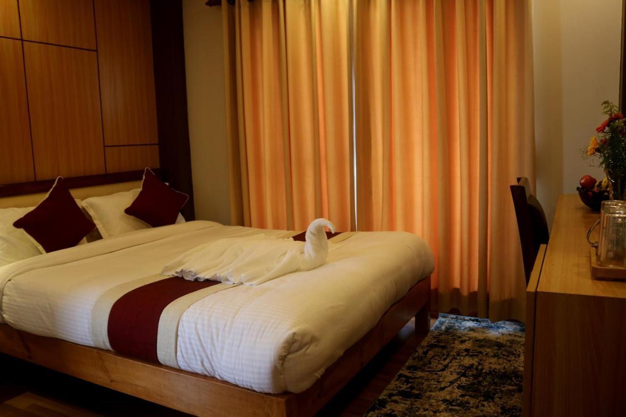 קטמנדו Hotel Family Ties Pvt. Ltd. מראה חיצוני תמונה