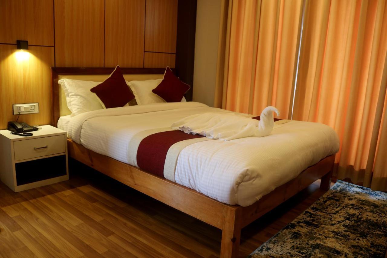 קטמנדו Hotel Family Ties Pvt. Ltd. מראה חיצוני תמונה