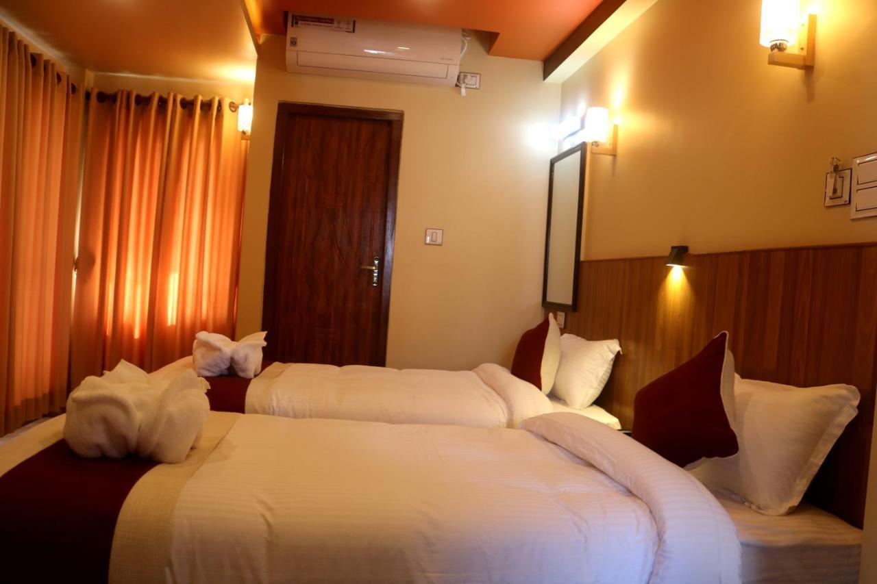 קטמנדו Hotel Family Ties Pvt. Ltd. מראה חיצוני תמונה