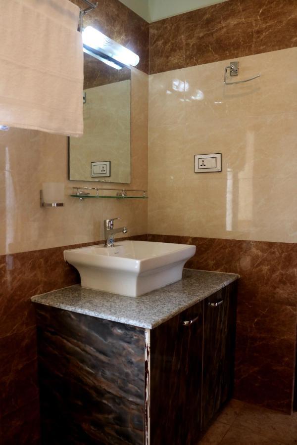 קטמנדו Hotel Family Ties Pvt. Ltd. מראה חיצוני תמונה