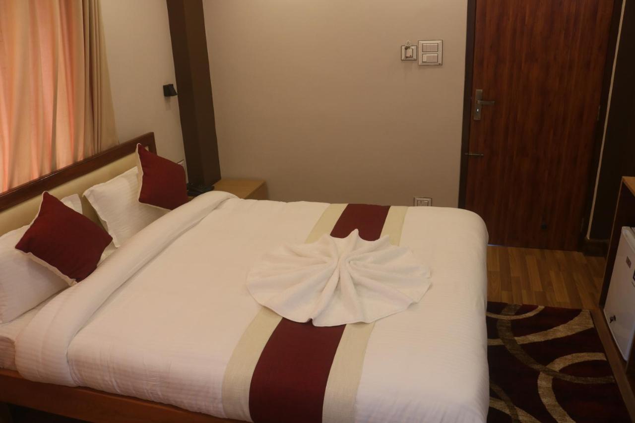 קטמנדו Hotel Family Ties Pvt. Ltd. מראה חיצוני תמונה