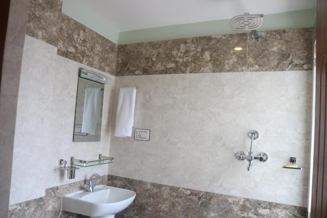 קטמנדו Hotel Family Ties Pvt. Ltd. מראה חיצוני תמונה