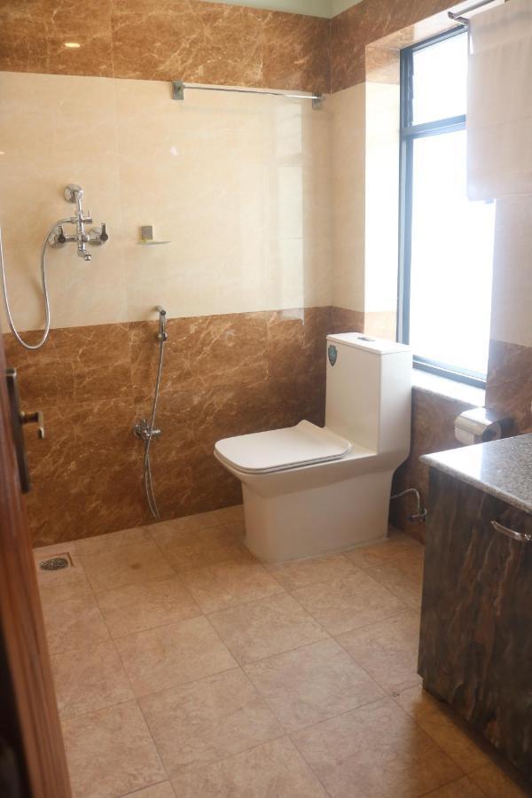 קטמנדו Hotel Family Ties Pvt. Ltd. מראה חיצוני תמונה