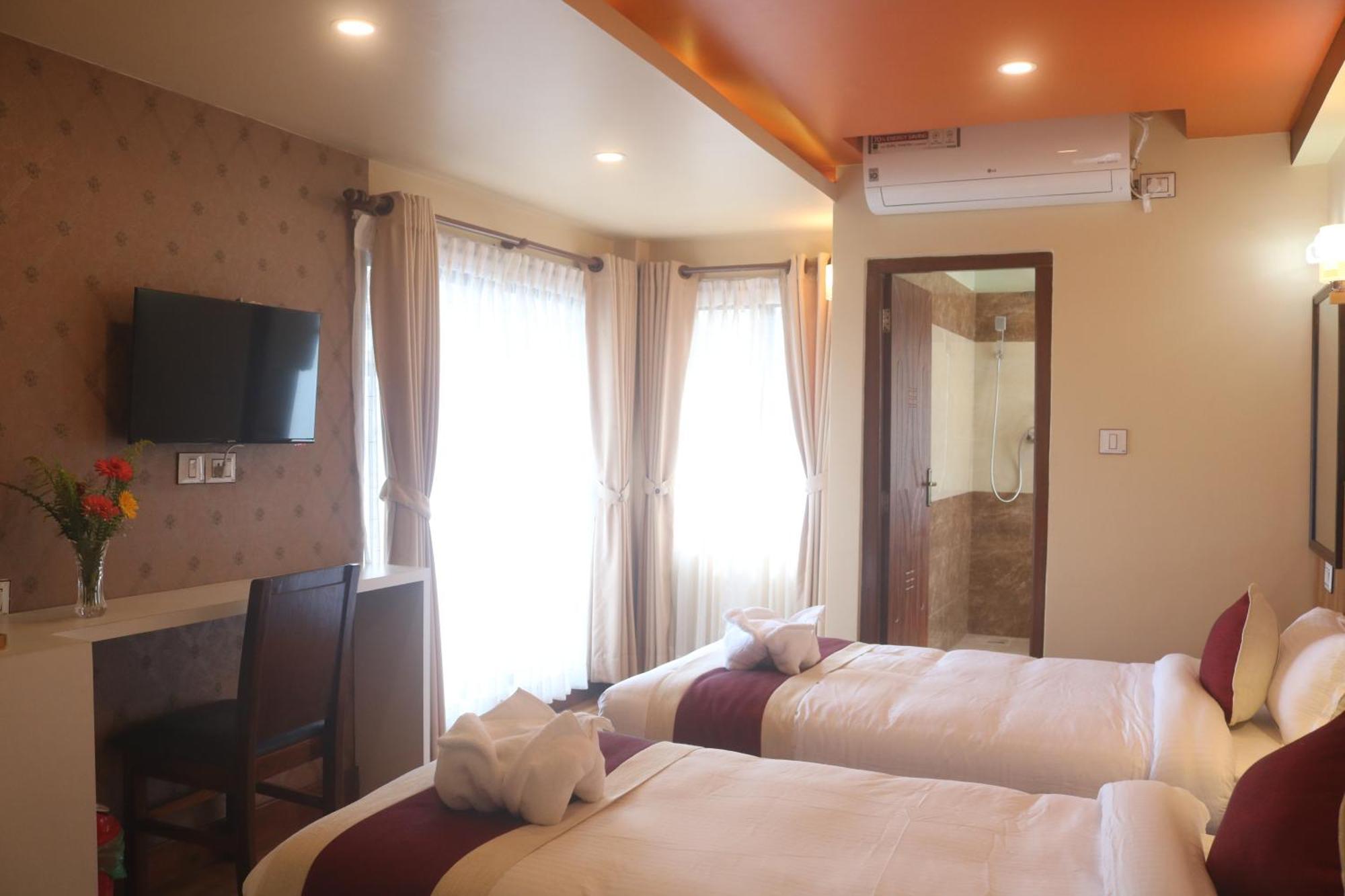 קטמנדו Hotel Family Ties Pvt. Ltd. מראה חיצוני תמונה
